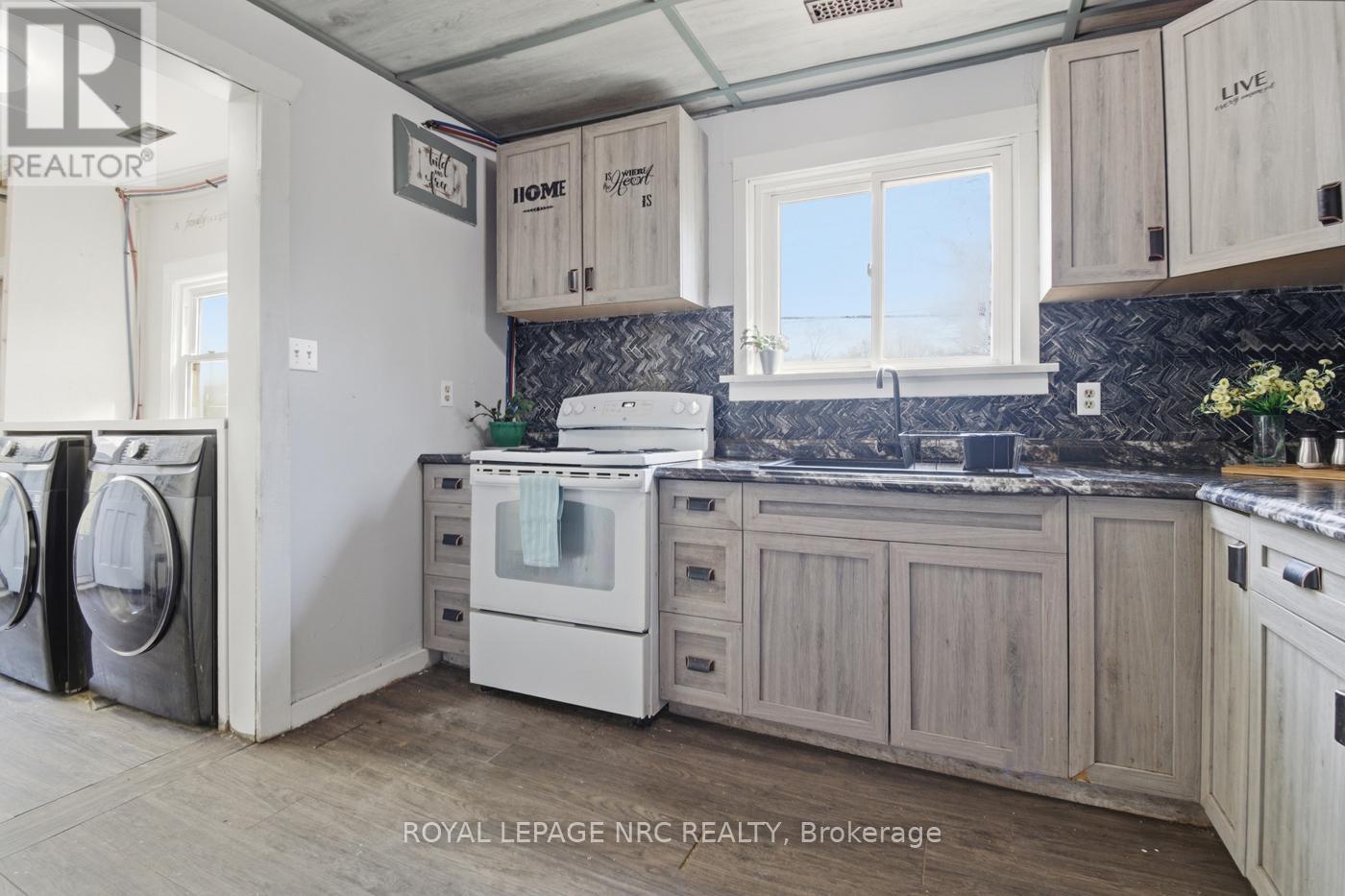 












529 ROSEHILL ROAD

,
Fort Erie (Crescent Park),




Ontario
L2A5M4


