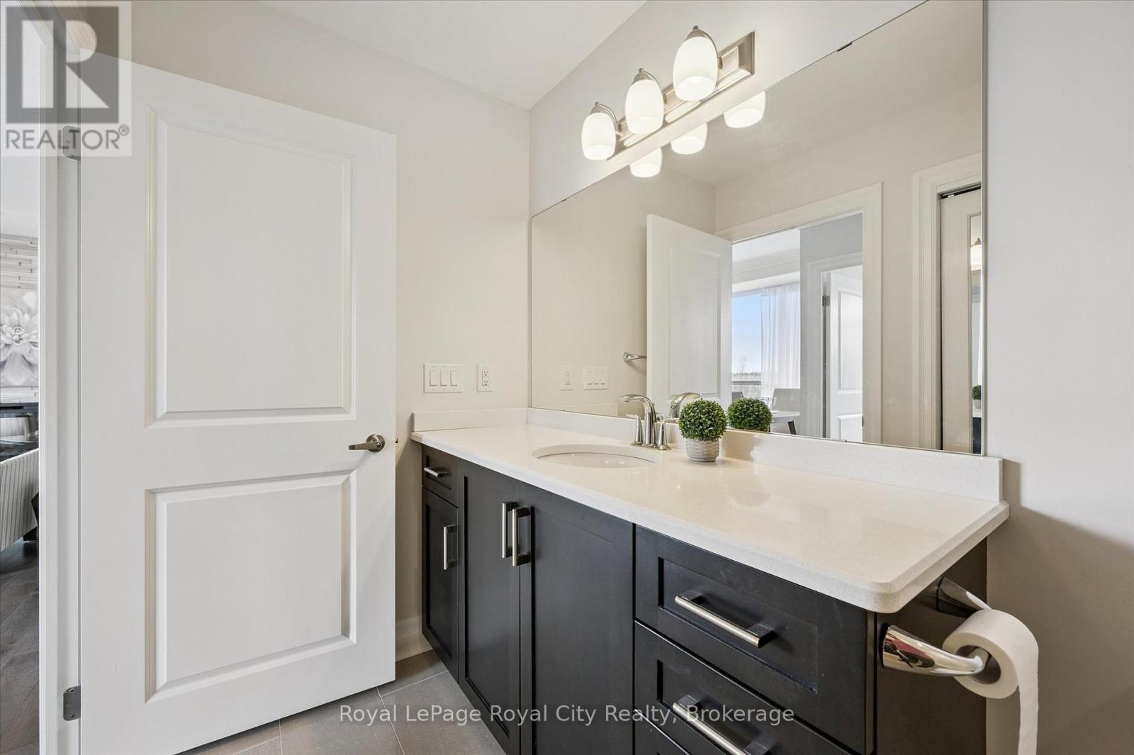 












413 - 150 WELLINGTON STREET E

,
Guelph (Downtown),




Ontario
N1H3R2

