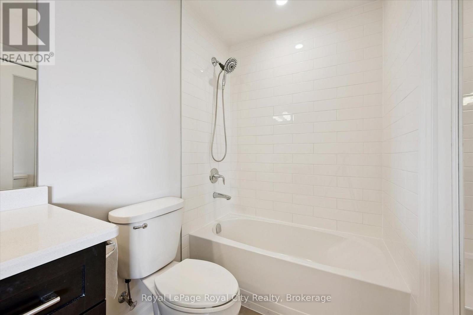 












413 - 150 WELLINGTON STREET E

,
Guelph (Downtown),




Ontario
N1H3R2

