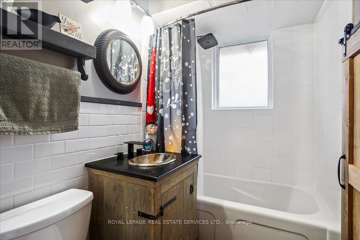 












391 EAST 16TH STREET

,
Hamilton,




Ontario
L9A4K4

