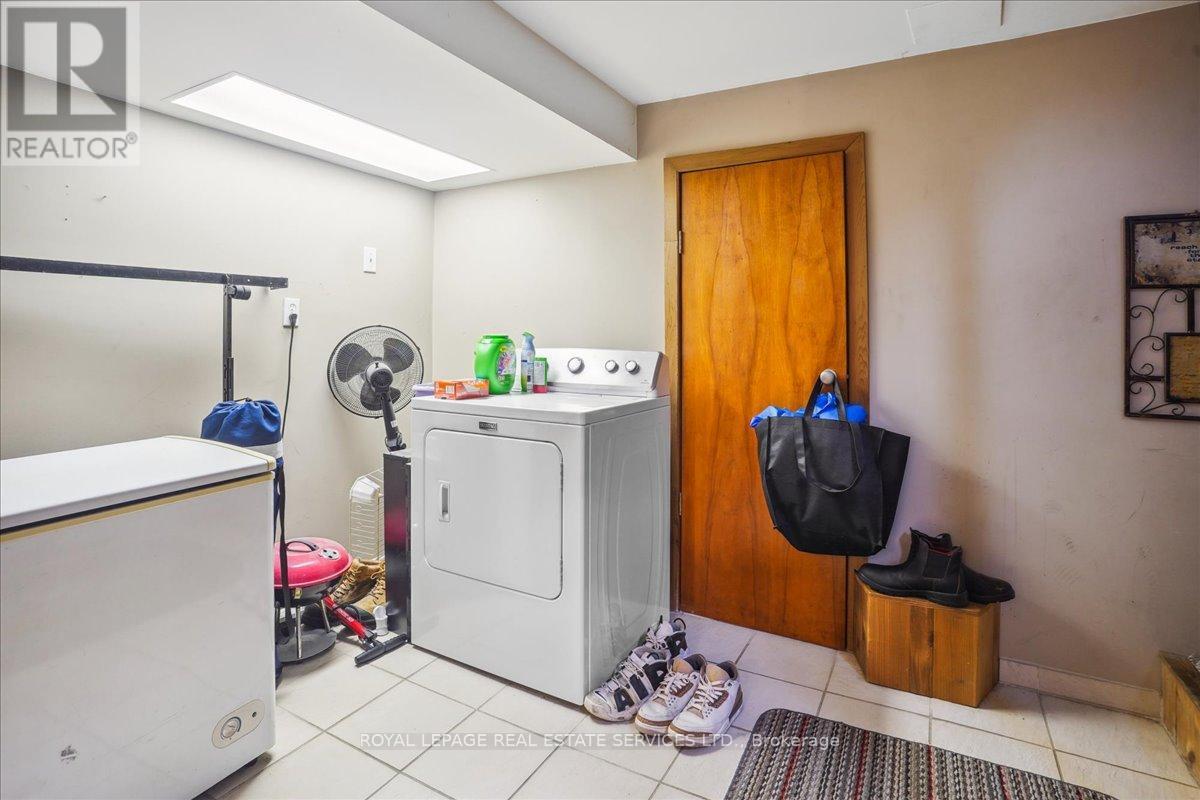 












391 EAST 16TH STREET

,
Hamilton,




Ontario
L9A4K4

