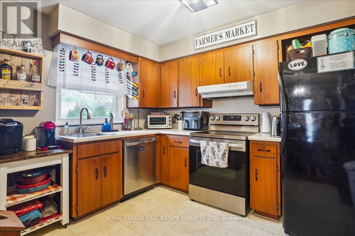 












391 EAST 16TH STREET

,
Hamilton,




Ontario
L9A4K4

