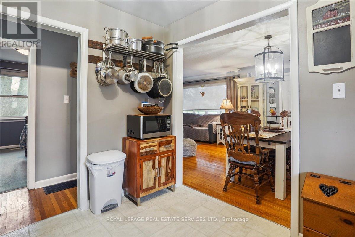 












391 EAST 16TH STREET

,
Hamilton,




Ontario
L9A4K4

