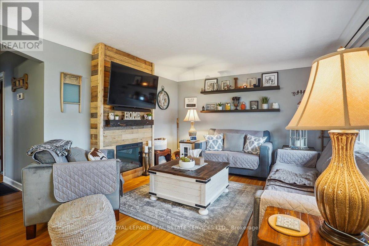 












391 EAST 16TH STREET

,
Hamilton,




Ontario
L9A4K4

