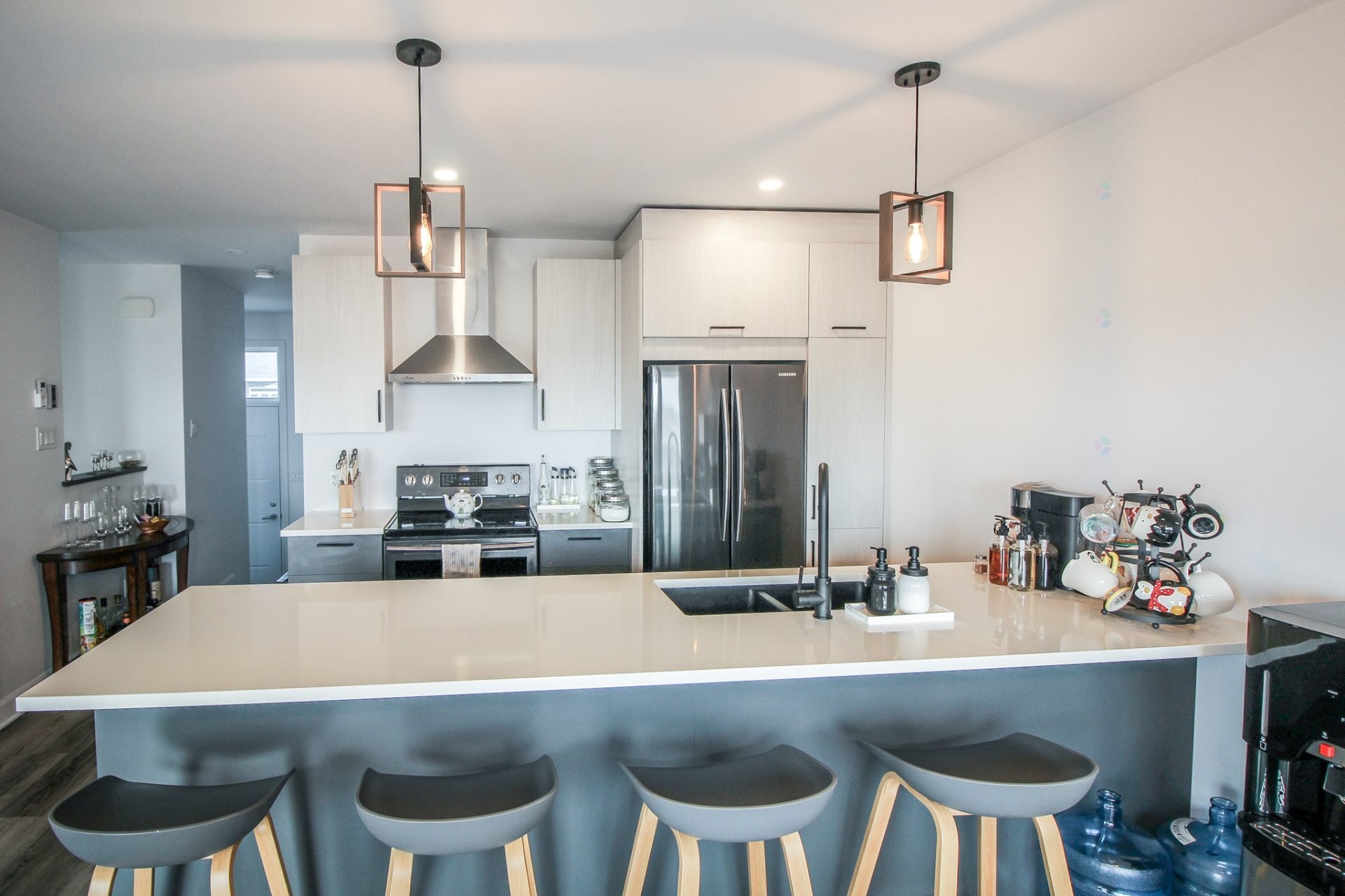 









69


64e Avenue O.

,
Saint-Paul-de-l'Île-aux-Noix,




QC
J0J1G0

