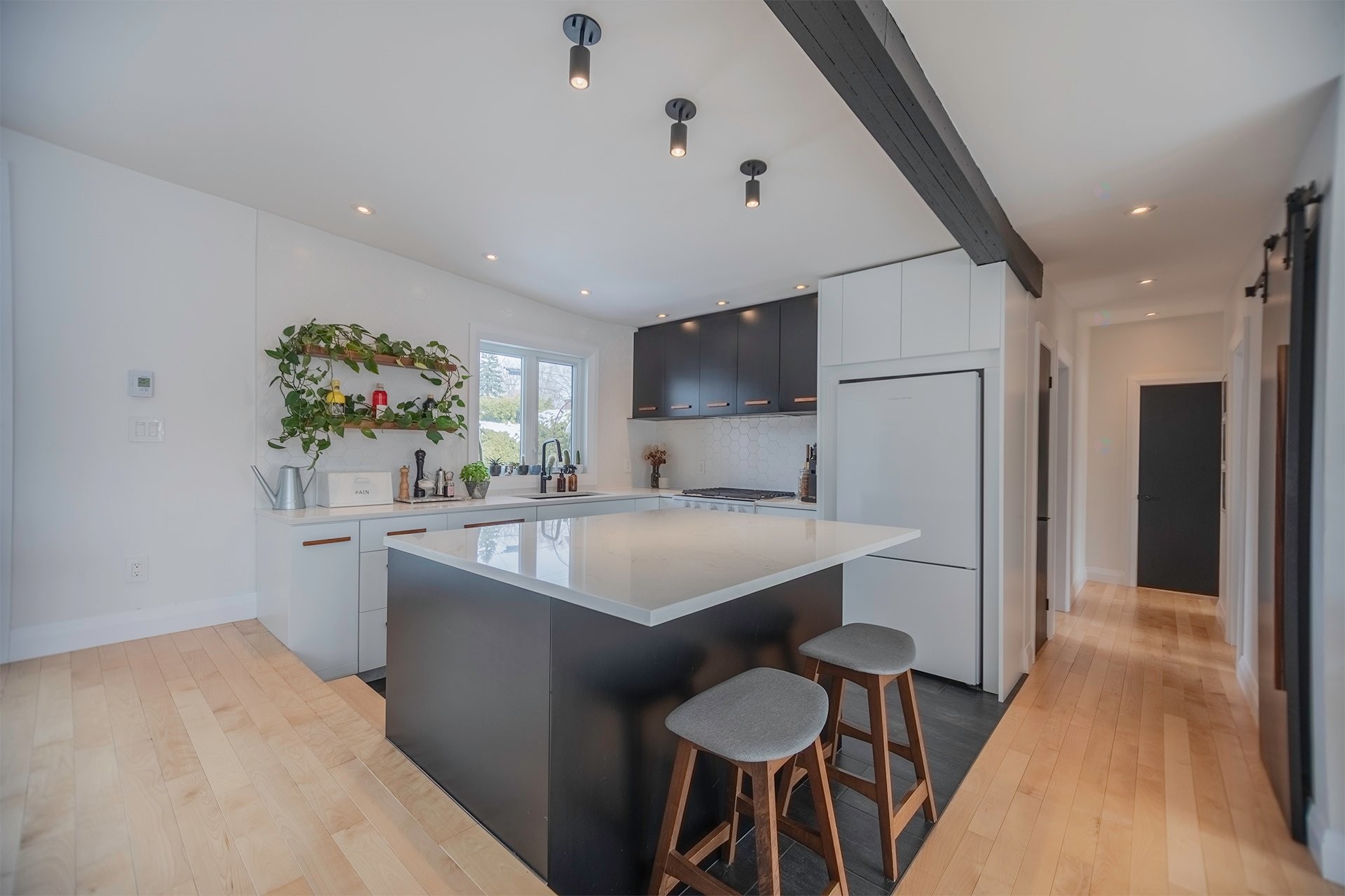 









562


Rue Miles

,
Longueuil (Greenfield Park),




QC
J4V1S6

