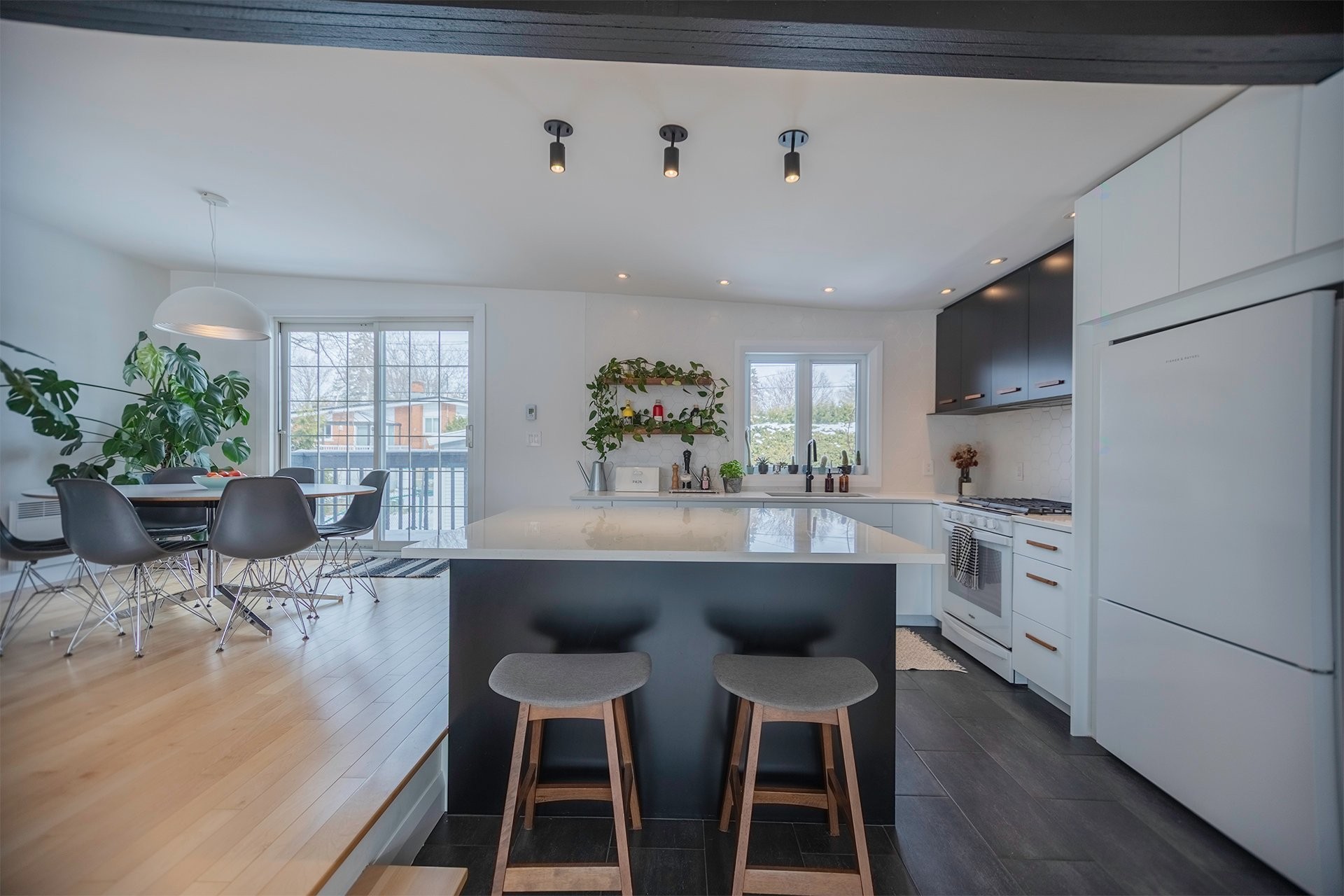 









562


Rue Miles

,
Longueuil (Greenfield Park),




QC
J4V1S6

