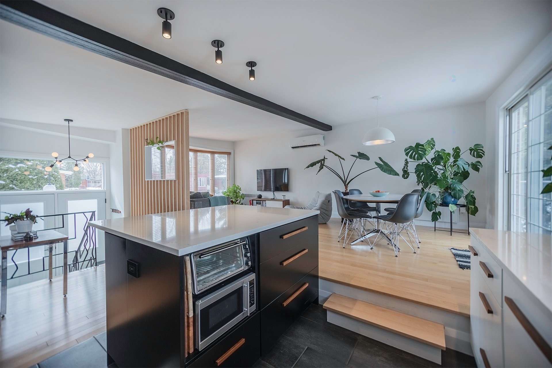 









562


Rue Miles

,
Longueuil (Greenfield Park),




QC
J4V1S6

