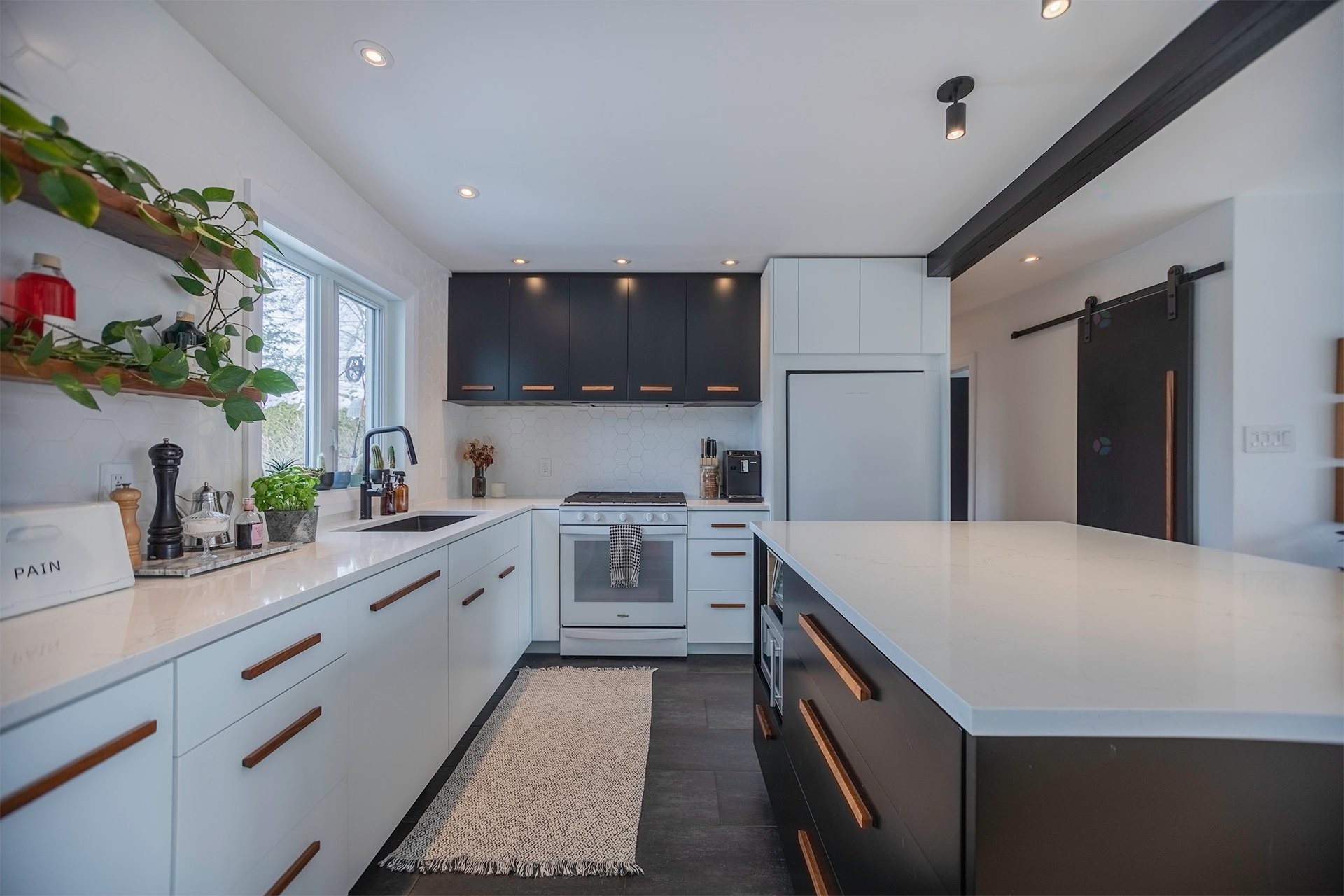 









562


Rue Miles

,
Longueuil (Greenfield Park),




QC
J4V1S6

