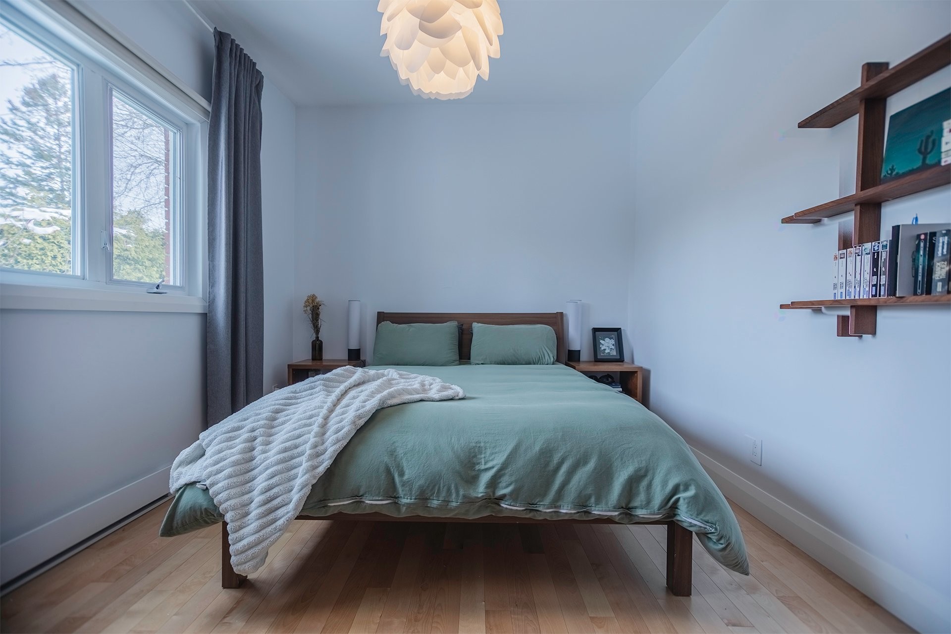 









562


Rue Miles

,
Longueuil (Greenfield Park),




QC
J4V1S6

