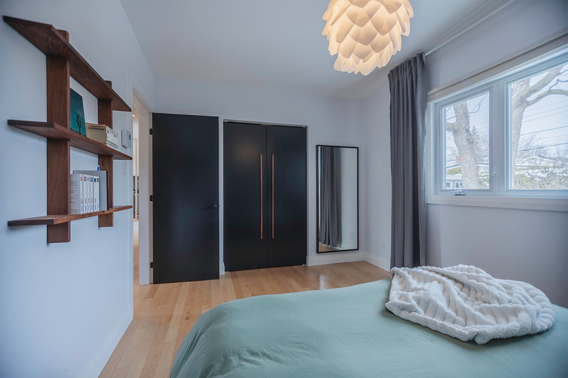 









562


Rue Miles

,
Longueuil (Greenfield Park),




QC
J4V1S6

