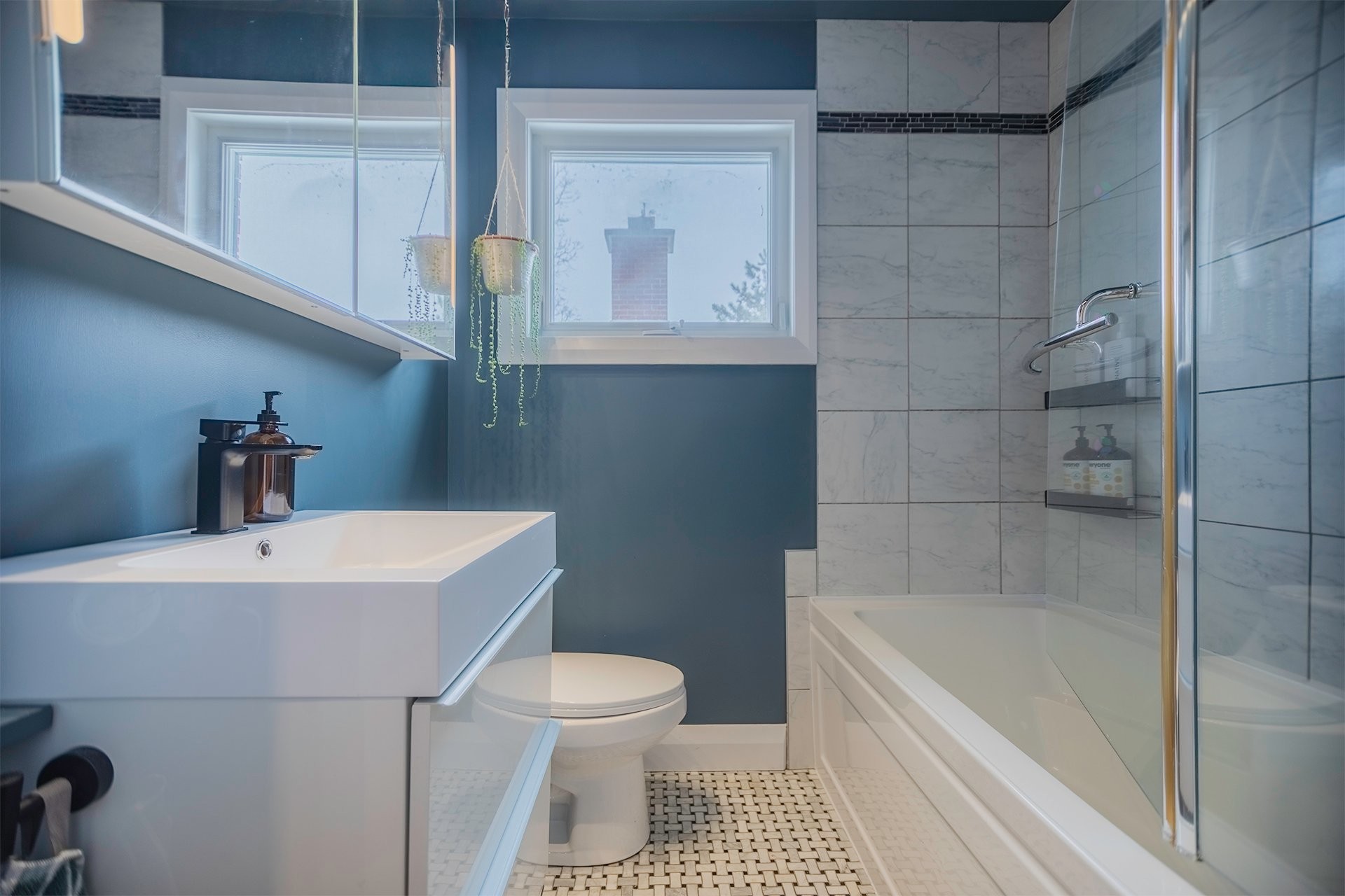 









562


Rue Miles

,
Longueuil (Greenfield Park),




QC
J4V1S6

