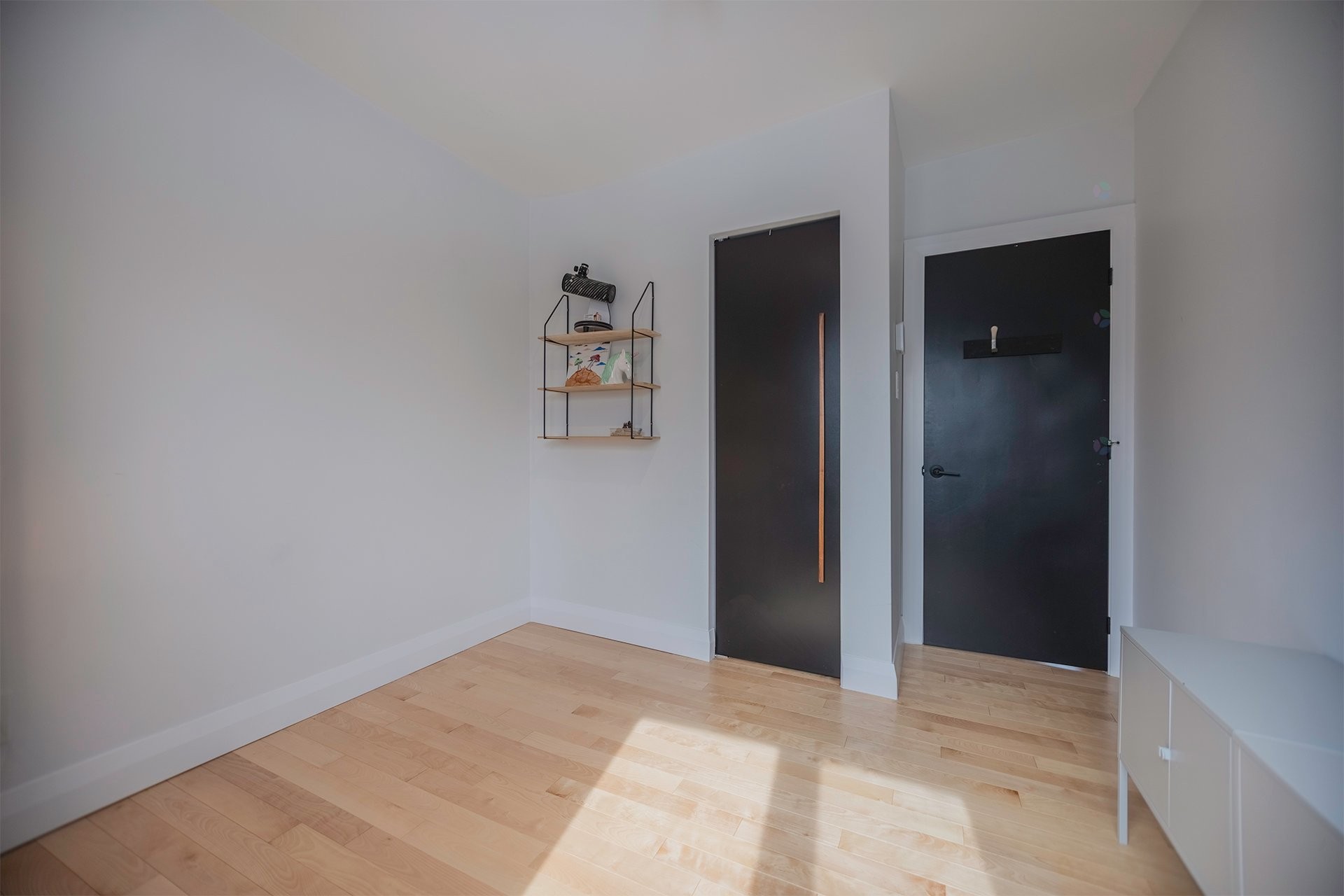 









562


Rue Miles

,
Longueuil (Greenfield Park),




QC
J4V1S6

