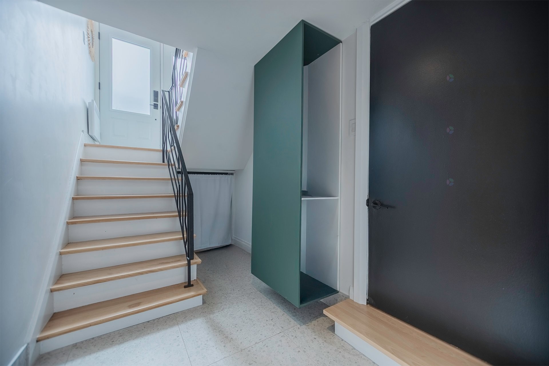 









562


Rue Miles

,
Longueuil (Greenfield Park),




QC
J4V1S6

