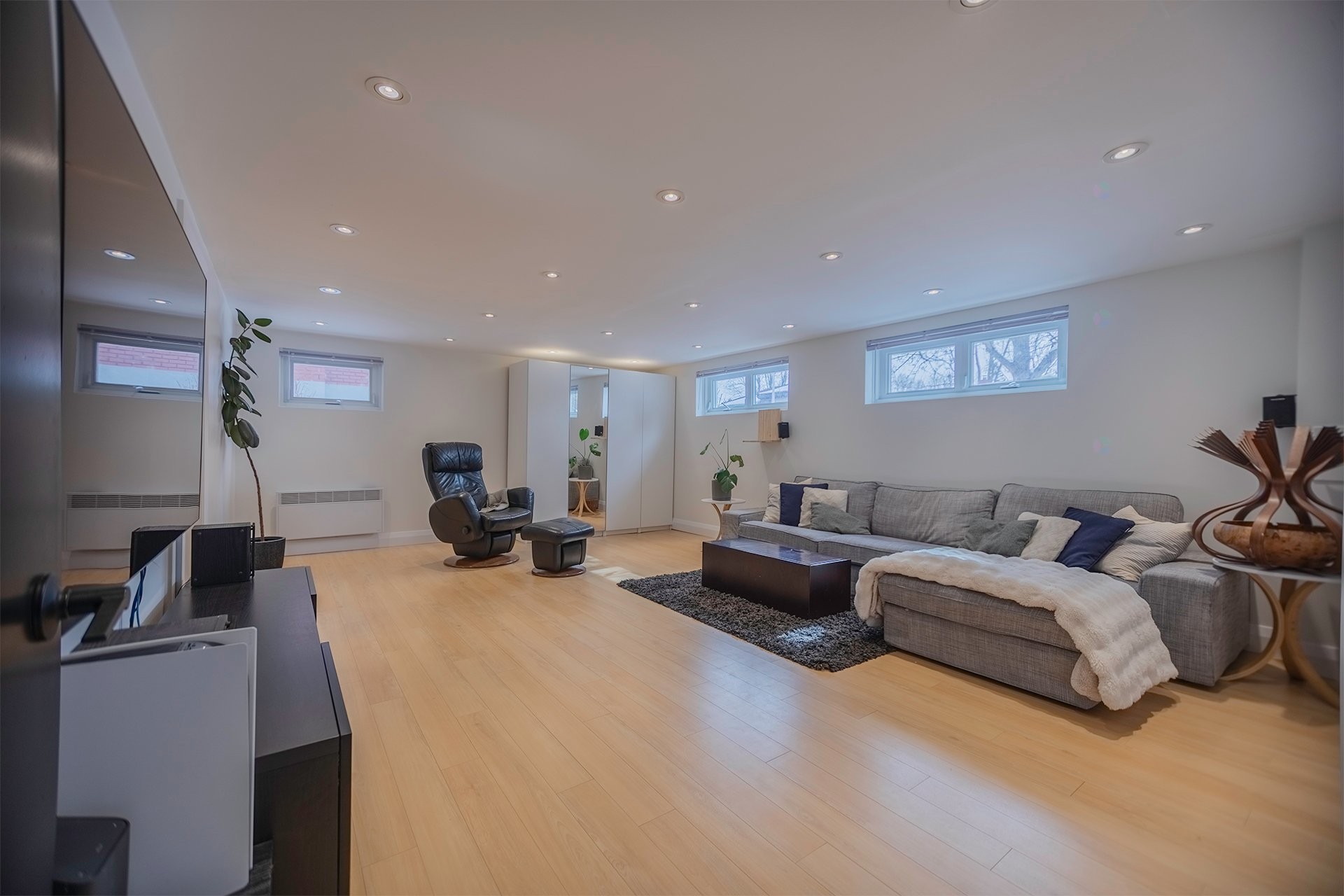 









562


Rue Miles

,
Longueuil (Greenfield Park),




QC
J4V1S6

