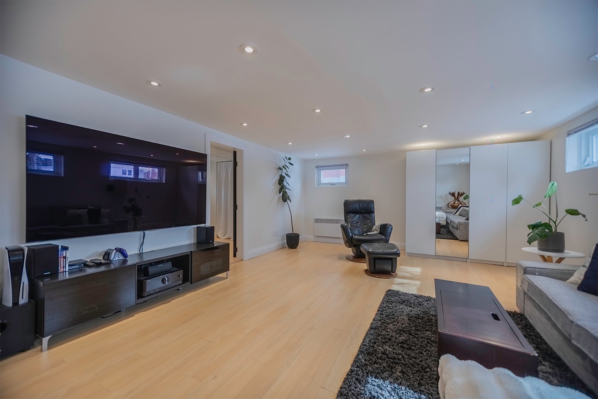 









562


Rue Miles

,
Longueuil (Greenfield Park),




QC
J4V1S6

