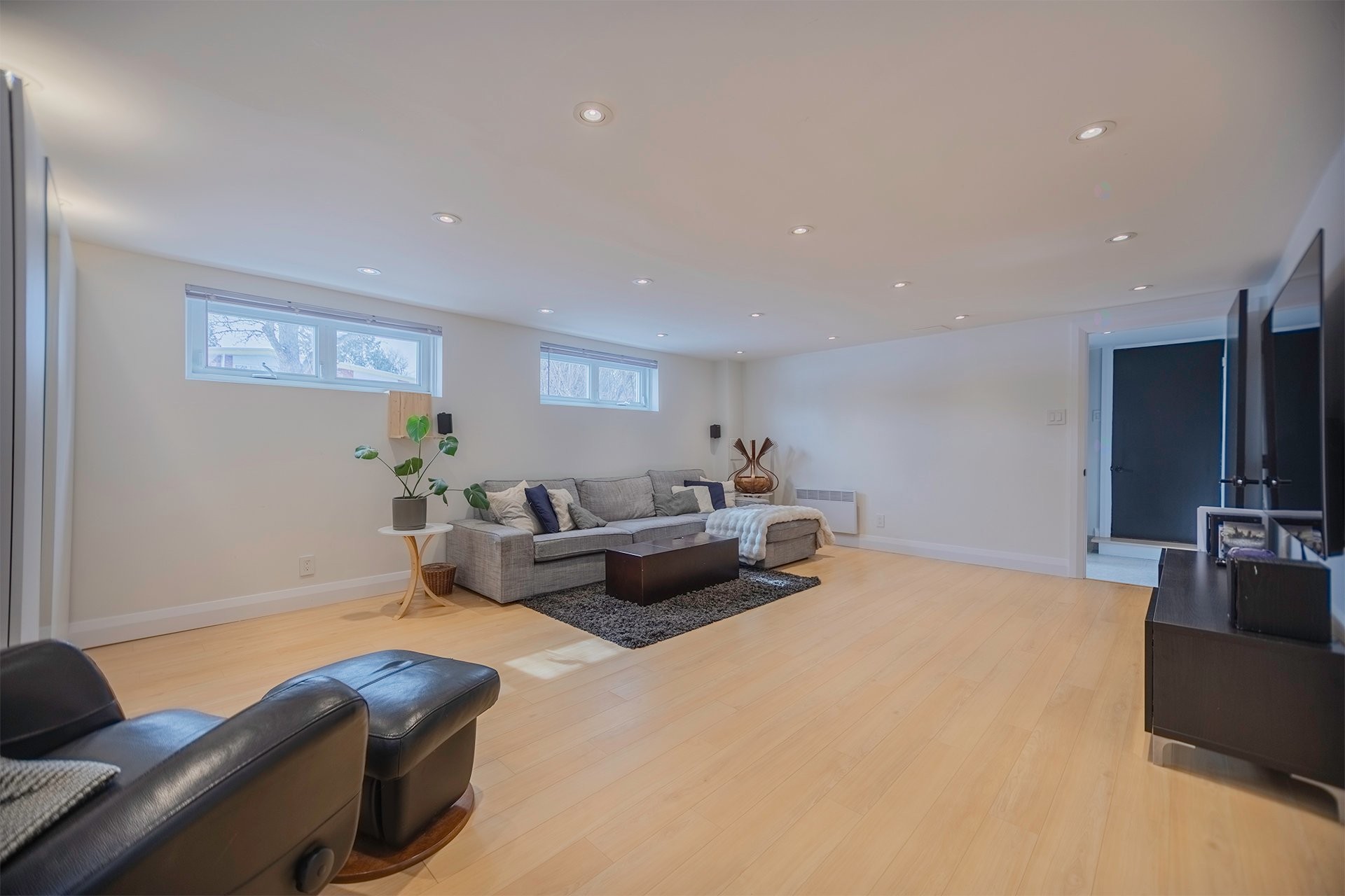 









562


Rue Miles

,
Longueuil (Greenfield Park),




QC
J4V1S6


