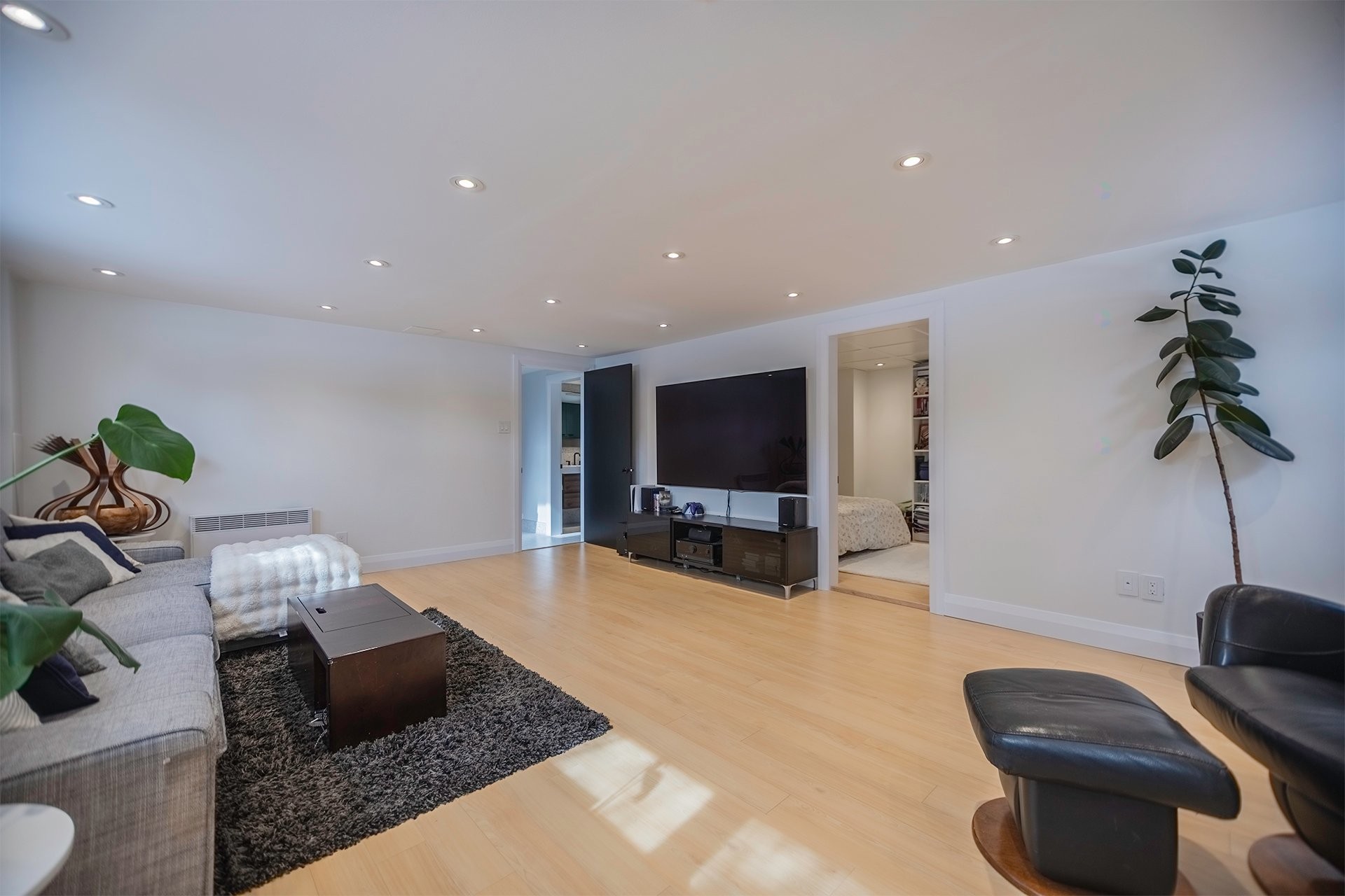 









562


Rue Miles

,
Longueuil (Greenfield Park),




QC
J4V1S6

