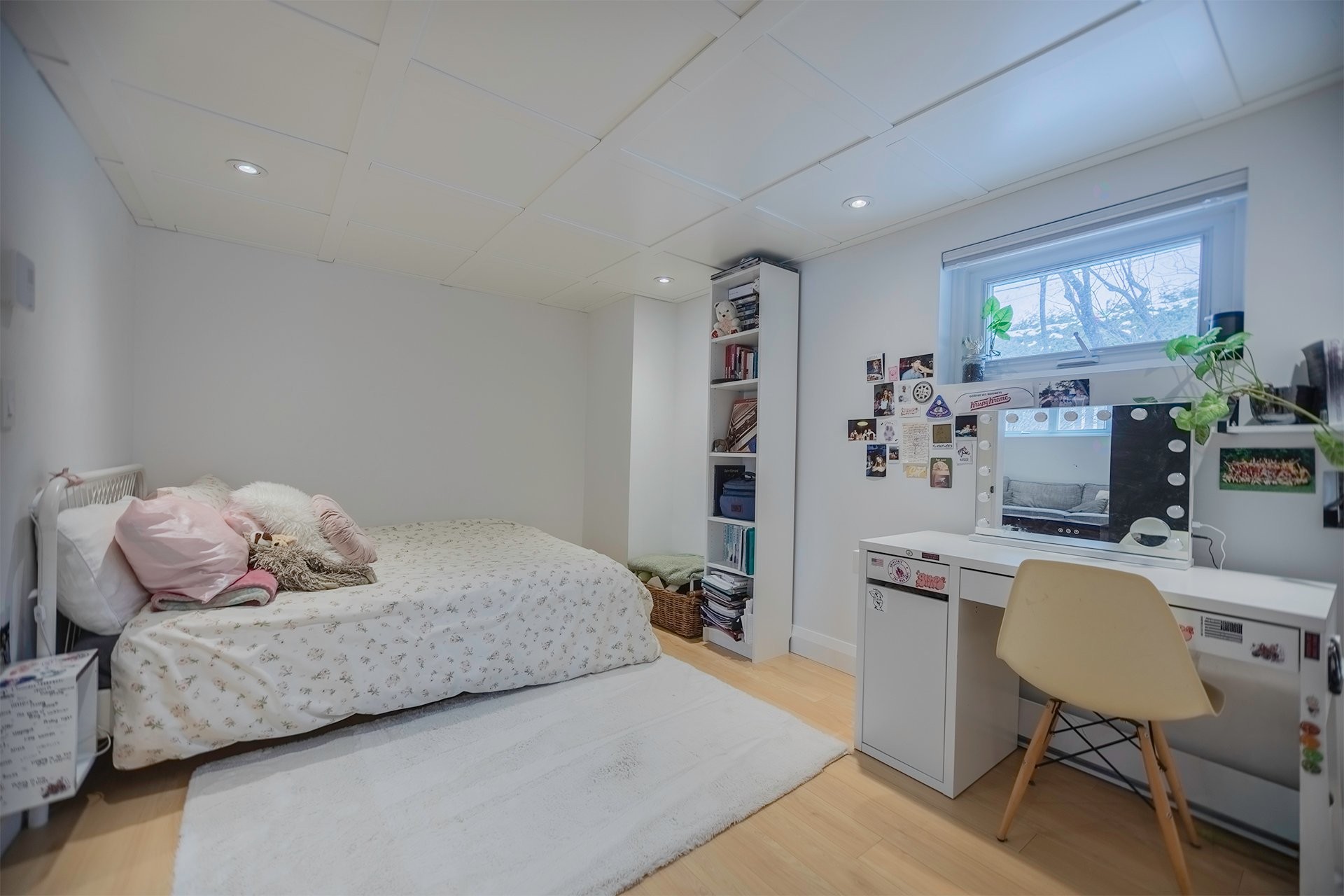 









562


Rue Miles

,
Longueuil (Greenfield Park),




QC
J4V1S6

