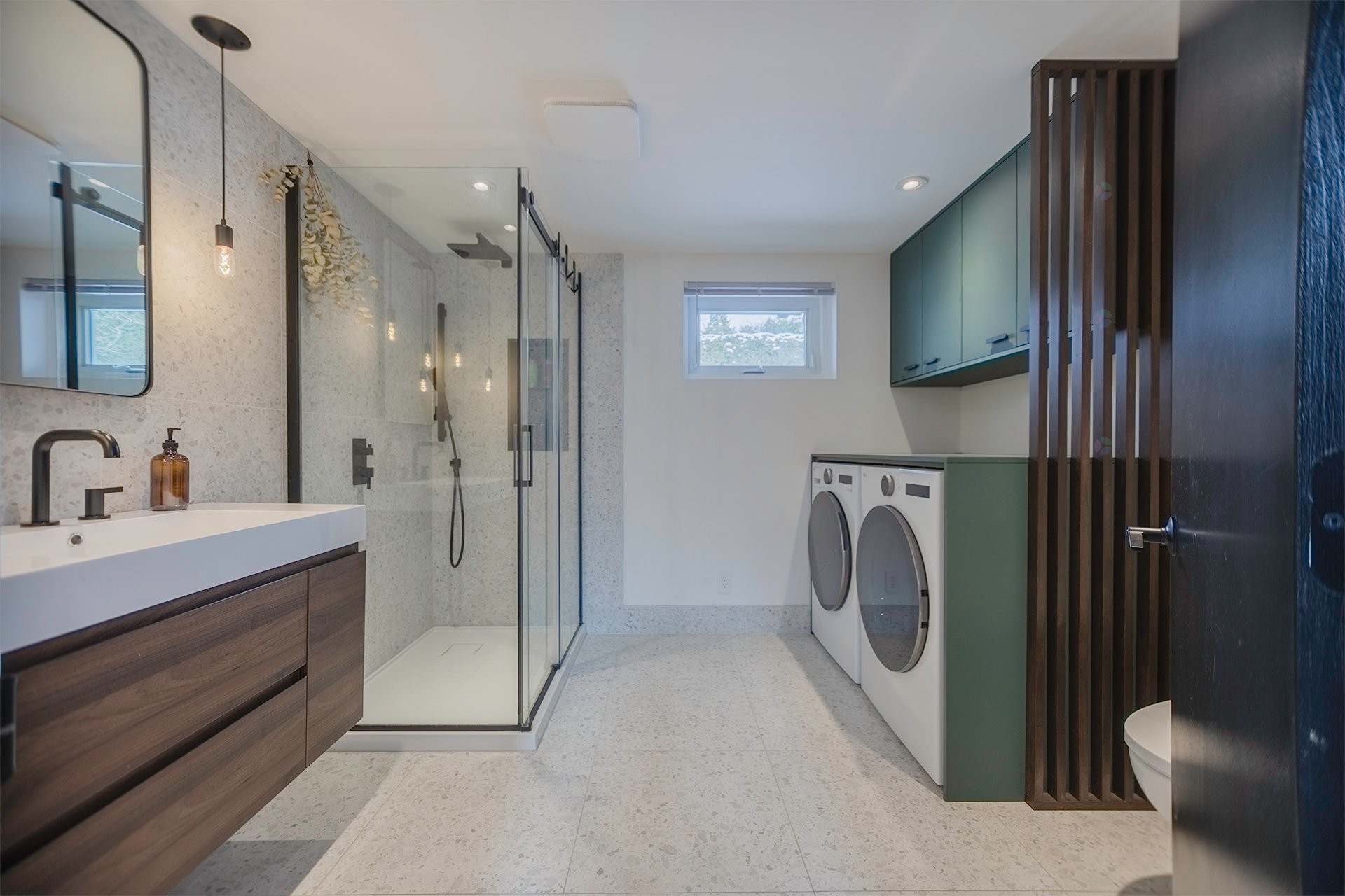 









562


Rue Miles

,
Longueuil (Greenfield Park),




QC
J4V1S6

