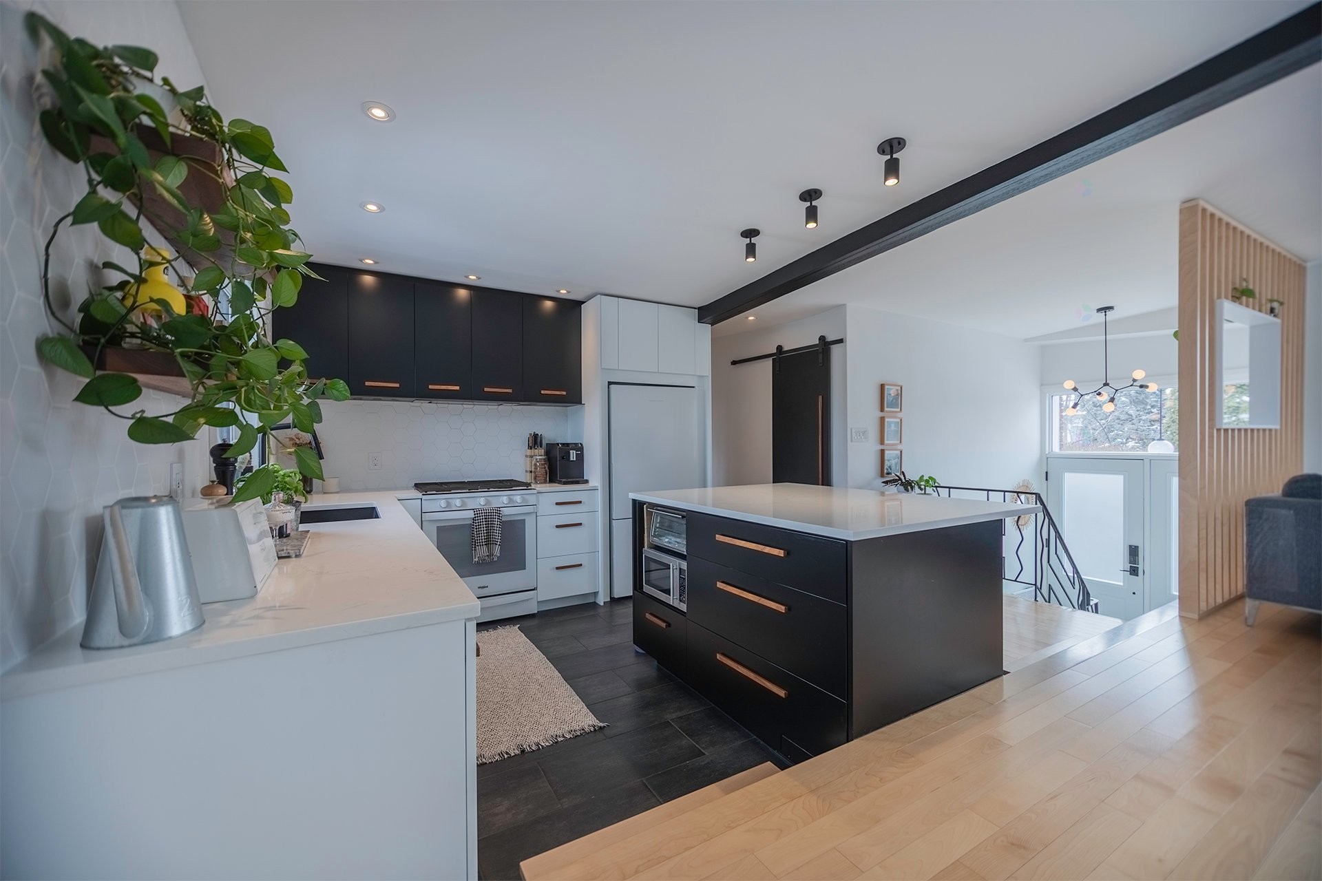 









562


Rue Miles

,
Longueuil (Greenfield Park),




QC
J4V1S6

