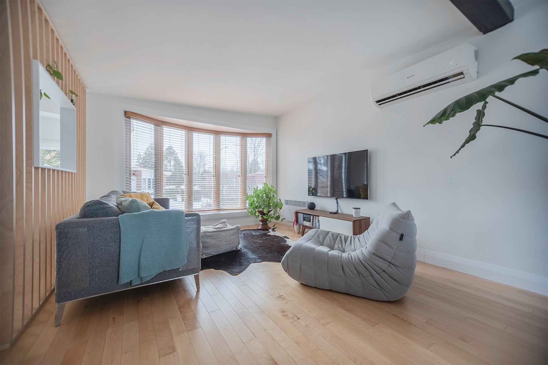 









562


Rue Miles

,
Longueuil (Greenfield Park),




QC
J4V1S6

