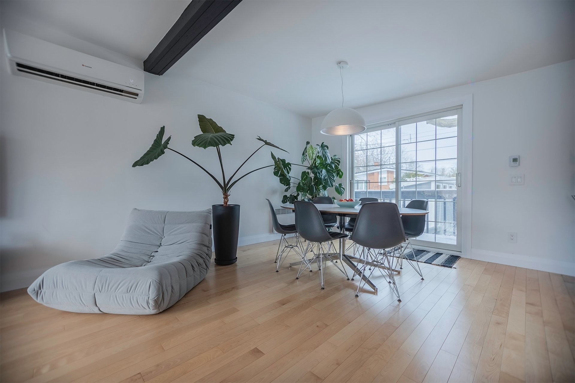 









562


Rue Miles

,
Longueuil (Greenfield Park),




QC
J4V1S6

