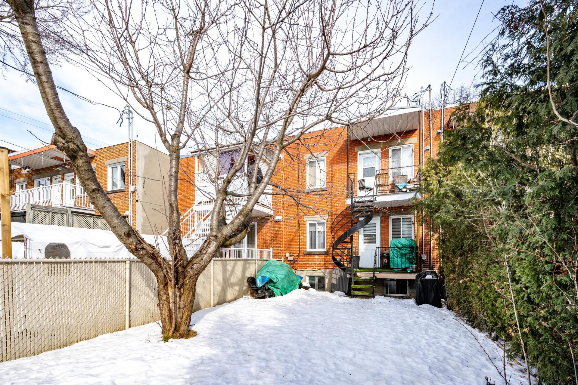 









7177


Rue D'Aragon

,
Montréal (Le Sud-Ouest),




QC
H4E3B6

