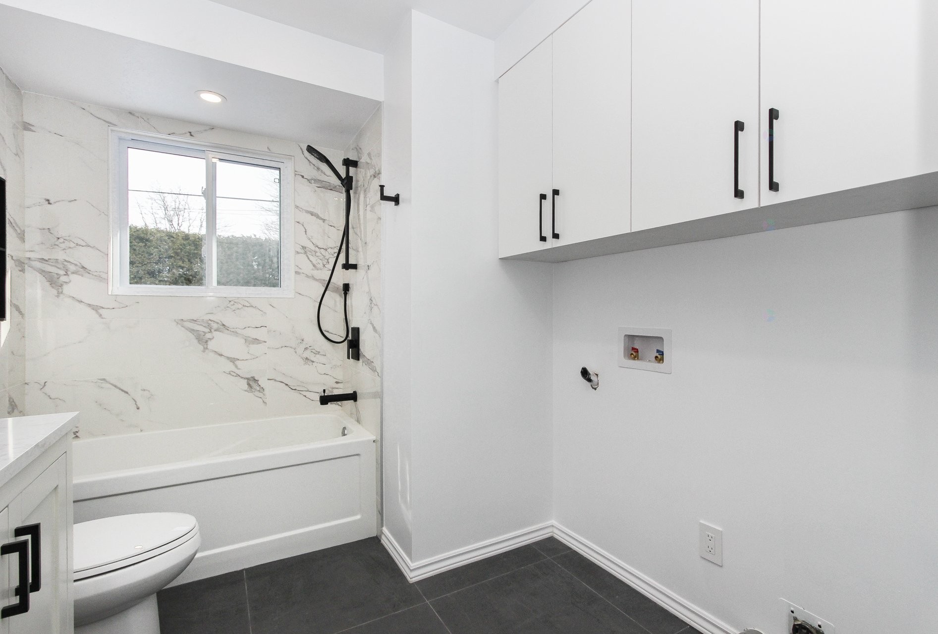 









915


Rue Desmarchais

,
Laval (Fabreville),




QC
H7R4T1


