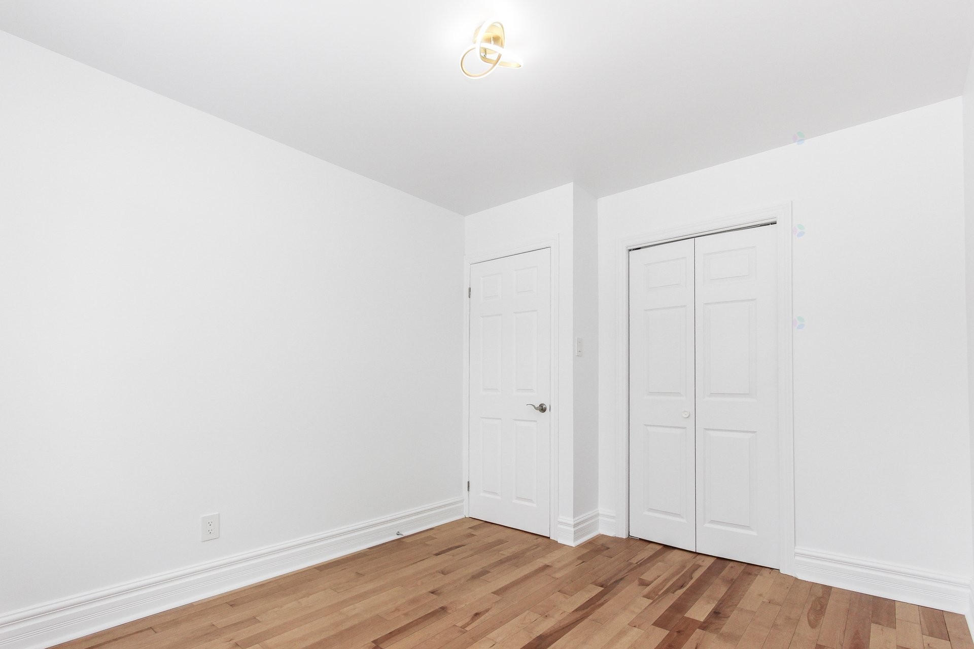 









915


Rue Desmarchais

,
Laval (Fabreville),




QC
H7R4T1

