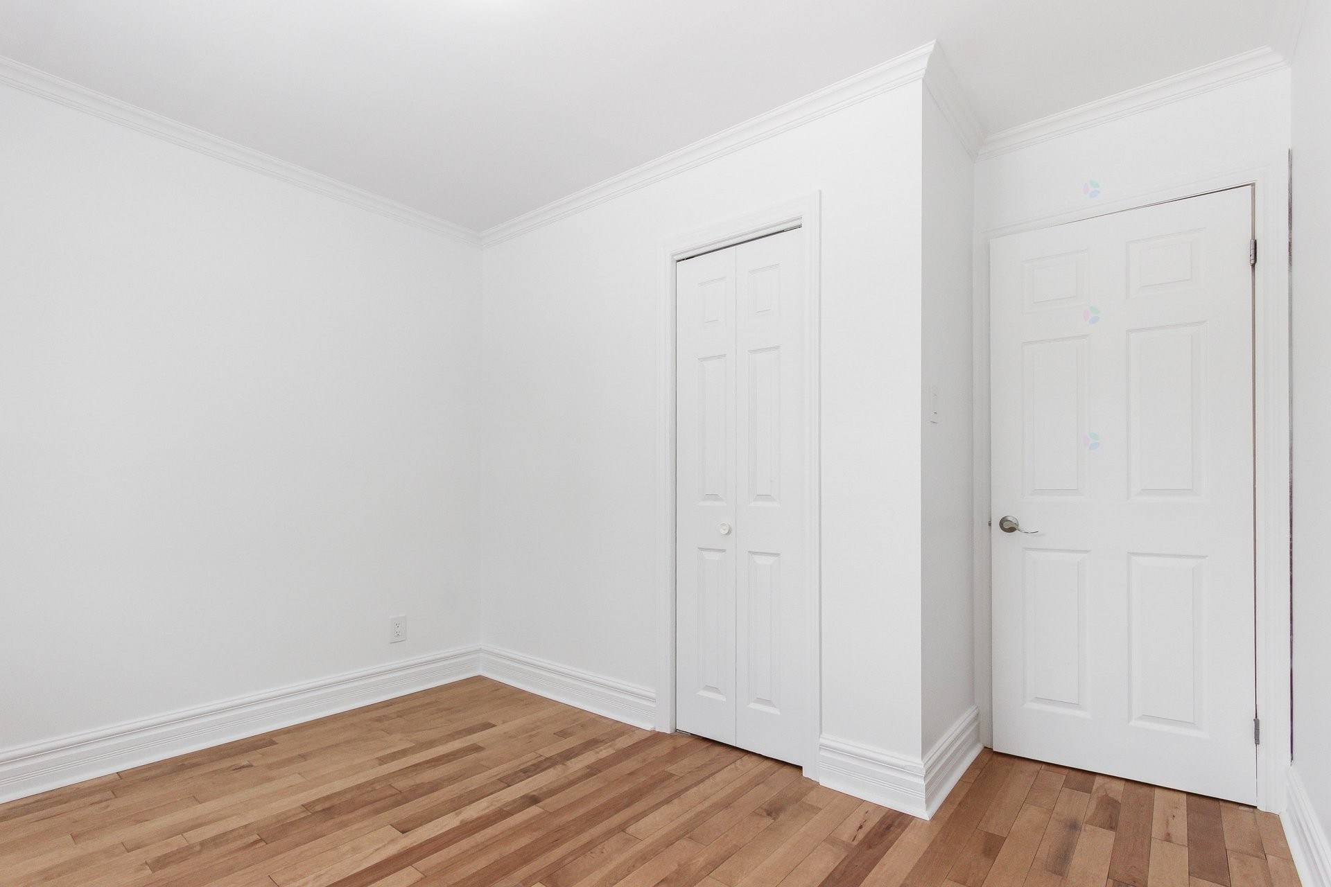 









915


Rue Desmarchais

,
Laval (Fabreville),




QC
H7R4T1

