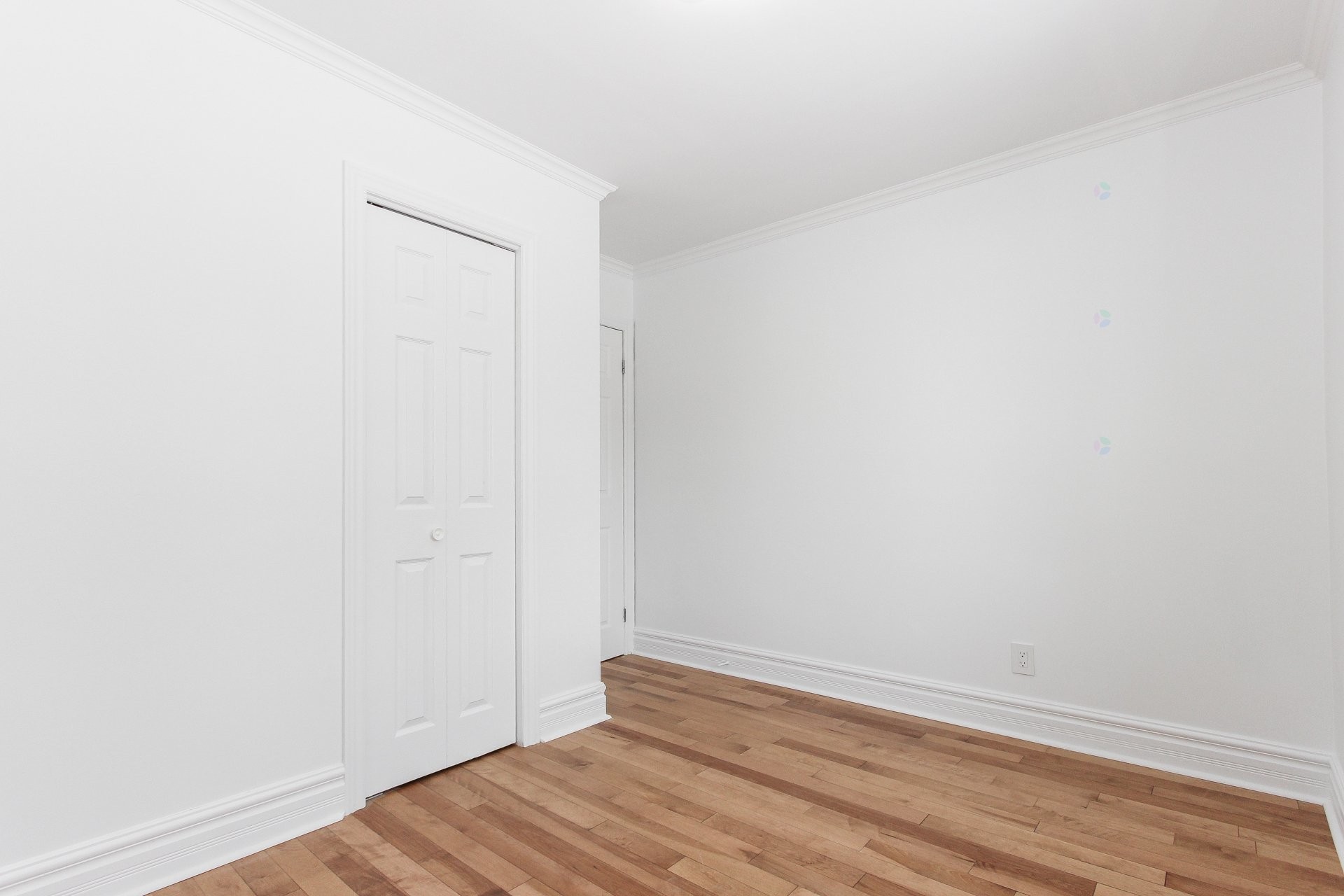 









915


Rue Desmarchais

,
Laval (Fabreville),




QC
H7R4T1

