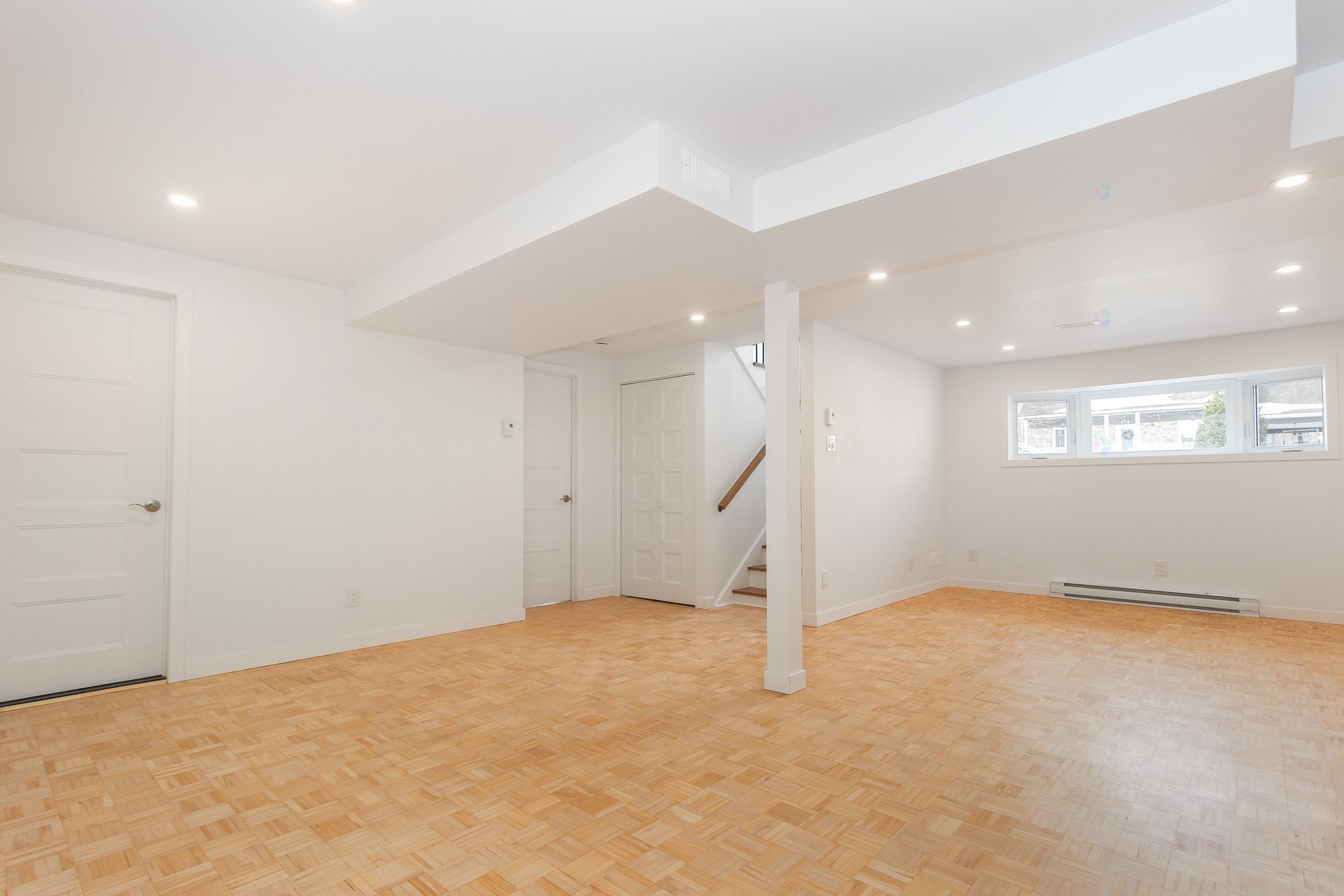 









915


Rue Desmarchais

,
Laval (Fabreville),




QC
H7R4T1

