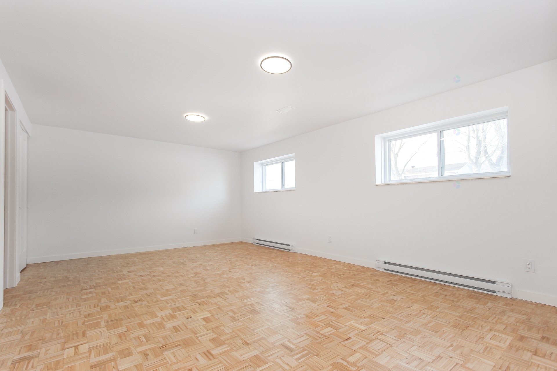 









915


Rue Desmarchais

,
Laval (Fabreville),




QC
H7R4T1

