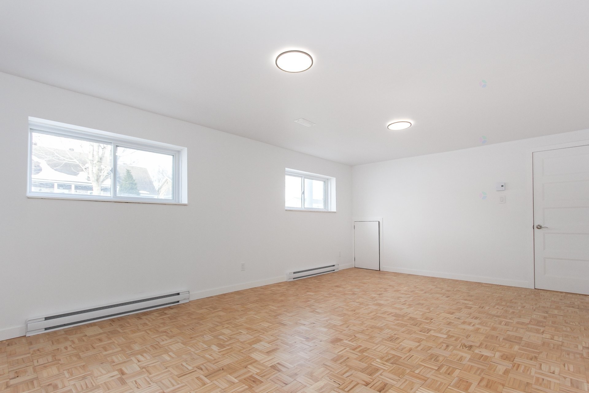 









915


Rue Desmarchais

,
Laval (Fabreville),




QC
H7R4T1

