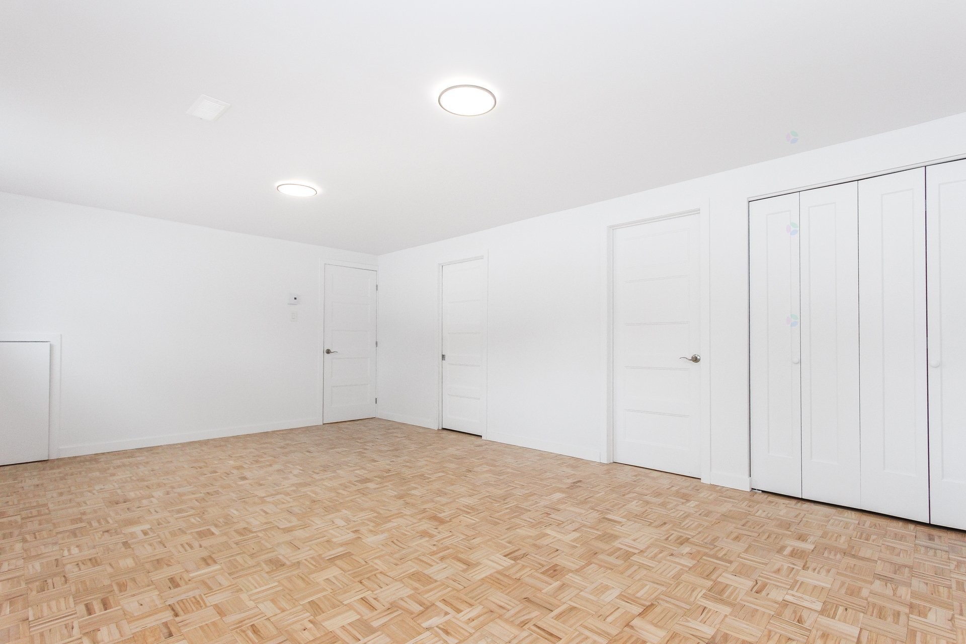 









915


Rue Desmarchais

,
Laval (Fabreville),




QC
H7R4T1

