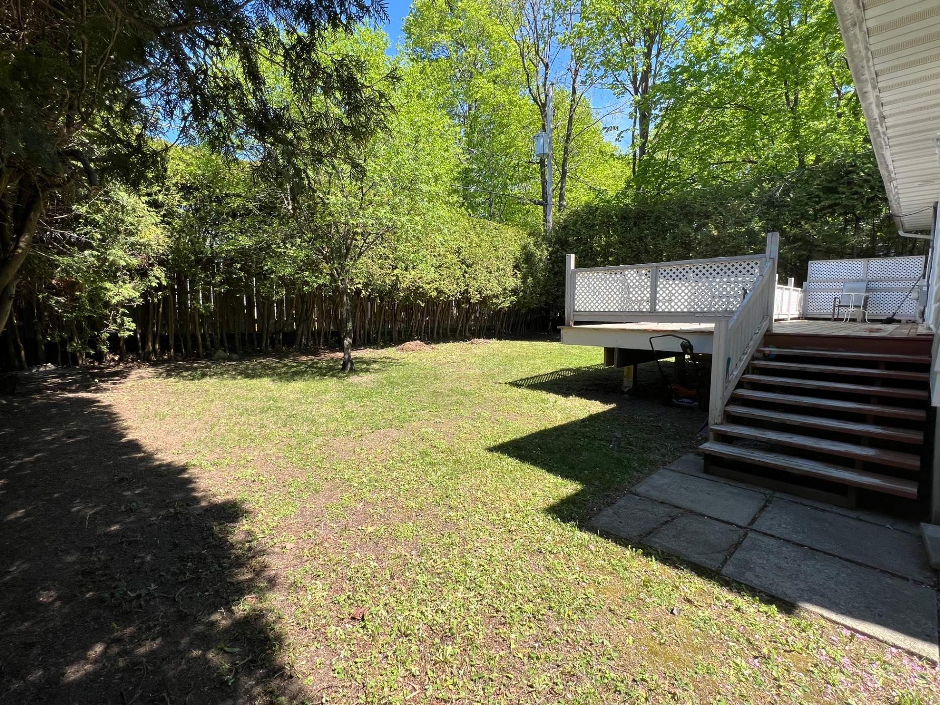 









915


Rue Desmarchais

,
Laval (Fabreville),




QC
H7R4T1

