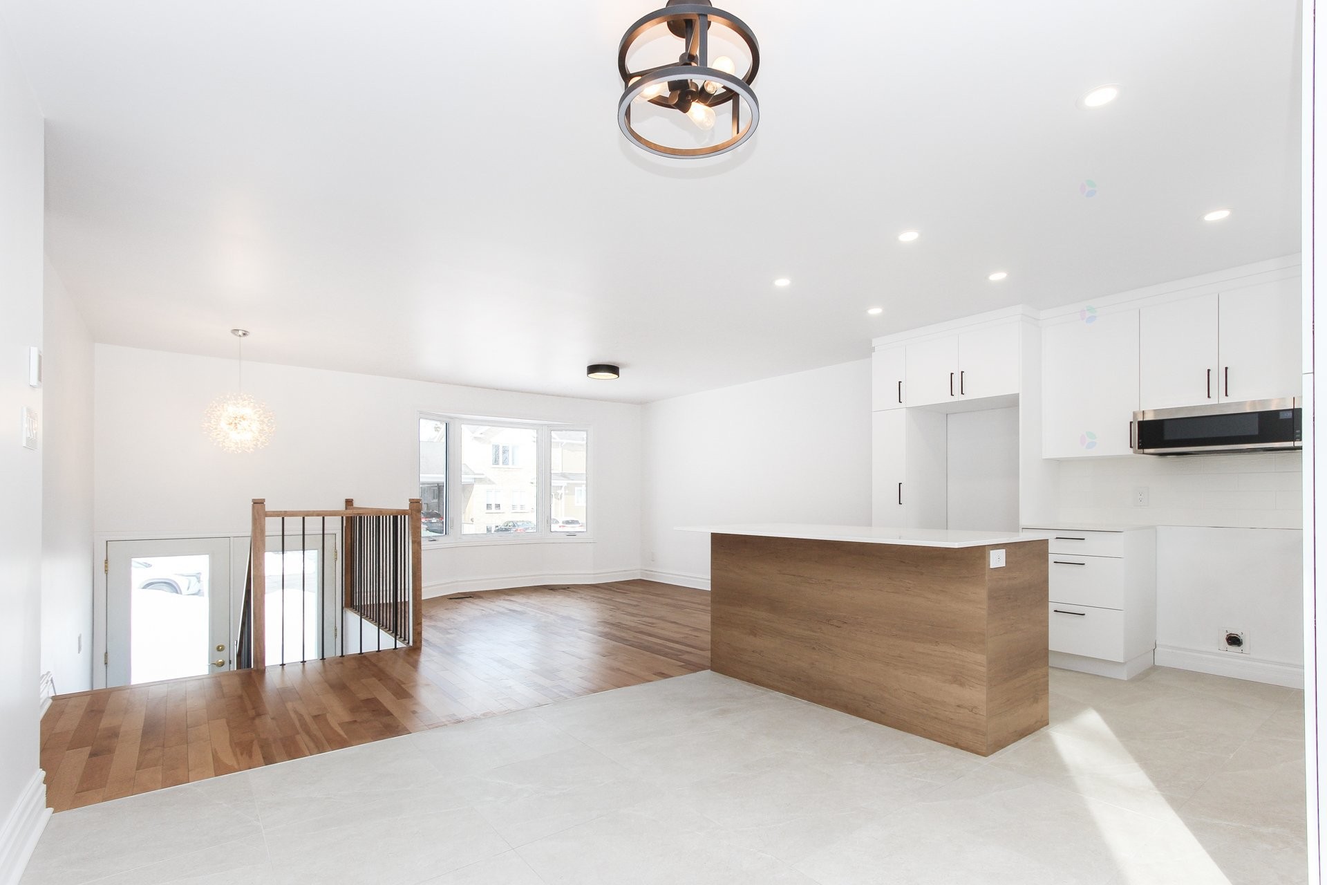 









915


Rue Desmarchais

,
Laval (Fabreville),




QC
H7R4T1

