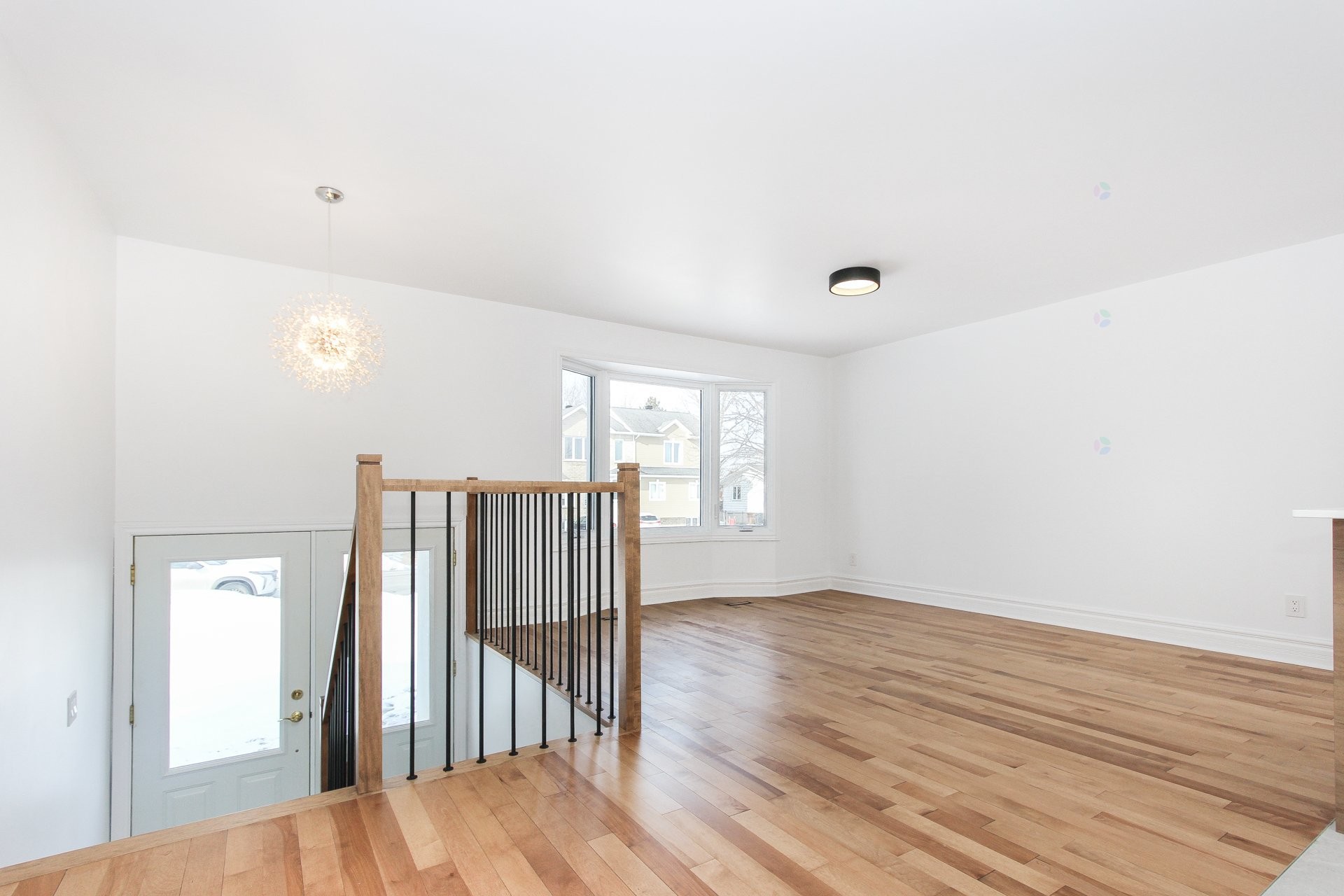 









915


Rue Desmarchais

,
Laval (Fabreville),




QC
H7R4T1

