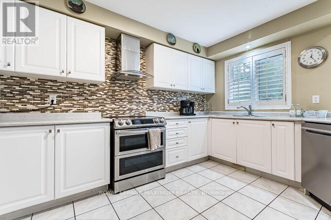 












50 PANORAMA CRESCENT

,
Vaughan,




Ontario
L4H1J9

