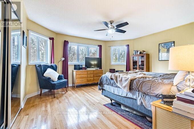 












50 PANORAMA CRESCENT

,
Vaughan,




Ontario
L4H1J9

