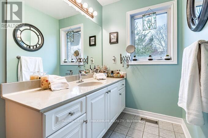 












50 PANORAMA CRESCENT

,
Vaughan,




Ontario
L4H1J9

