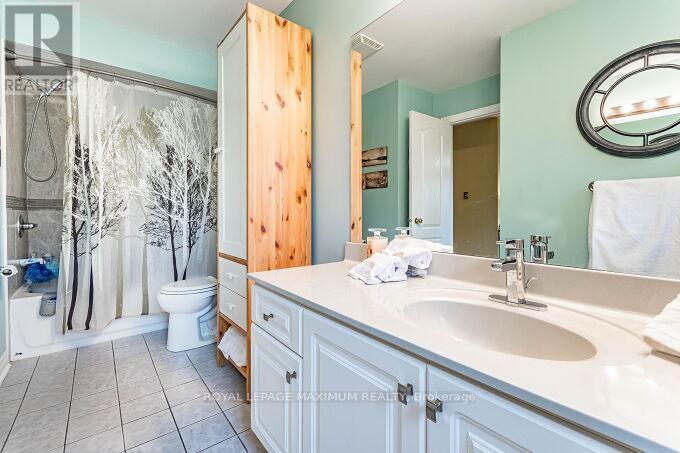 












50 PANORAMA CRESCENT

,
Vaughan,




Ontario
L4H1J9

