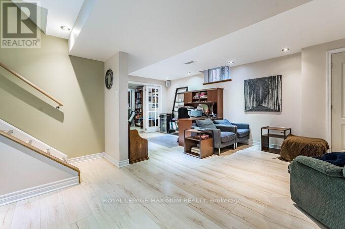 












50 PANORAMA CRESCENT

,
Vaughan,




Ontario
L4H1J9

