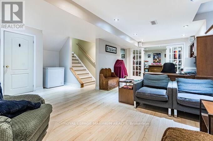 












50 PANORAMA CRESCENT

,
Vaughan,




Ontario
L4H1J9

