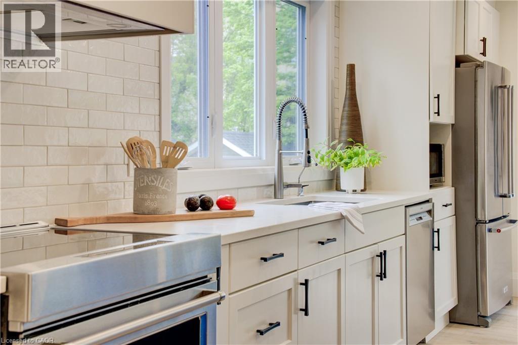 












38 EUCLID Avenue

,
Waterloo,




Ontario
N2L1Z3

