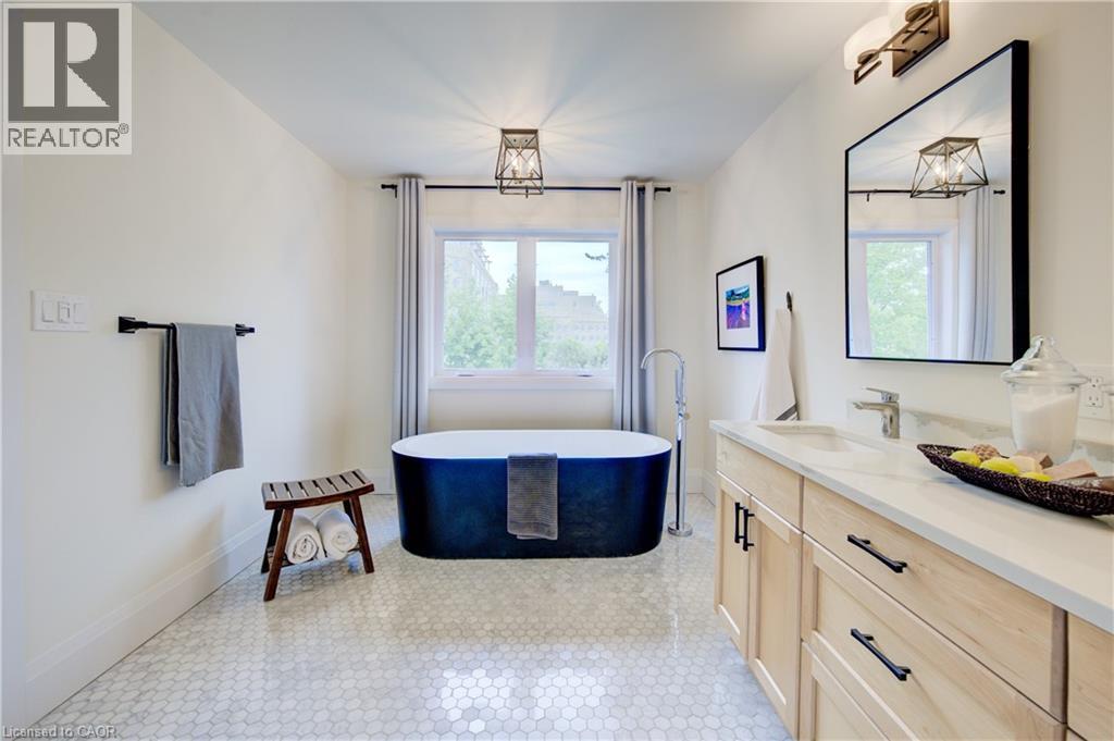 












38 EUCLID Avenue

,
Waterloo,




Ontario
N2L1Z3

