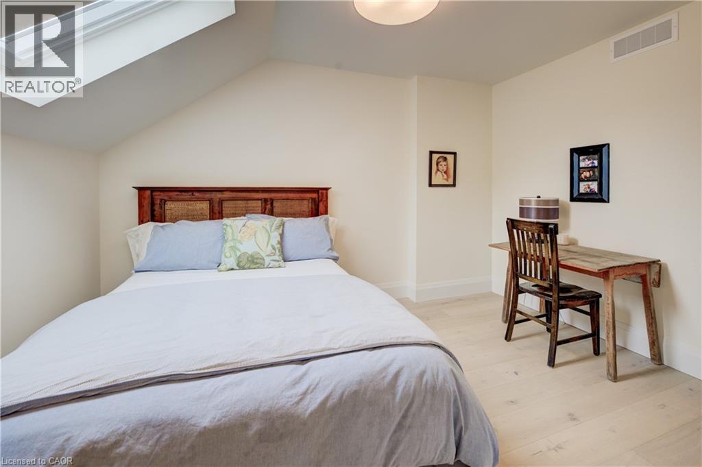 












38 EUCLID Avenue

,
Waterloo,




Ontario
N2L1Z3

