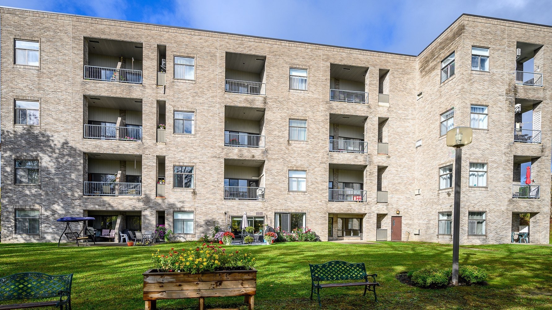 









305


Rue Laviolette

, 310,
Saint-Jérôme,




QC
J7Y4H7

