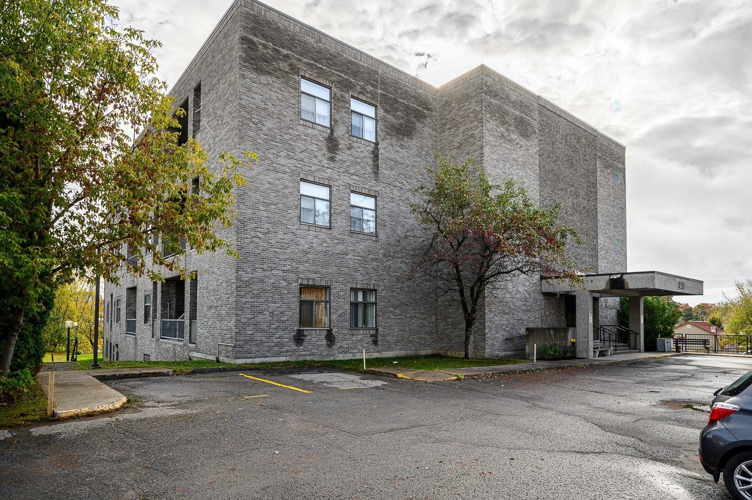 









305


Rue Laviolette

, 310,
Saint-Jérôme,




QC
J7Y4H7

